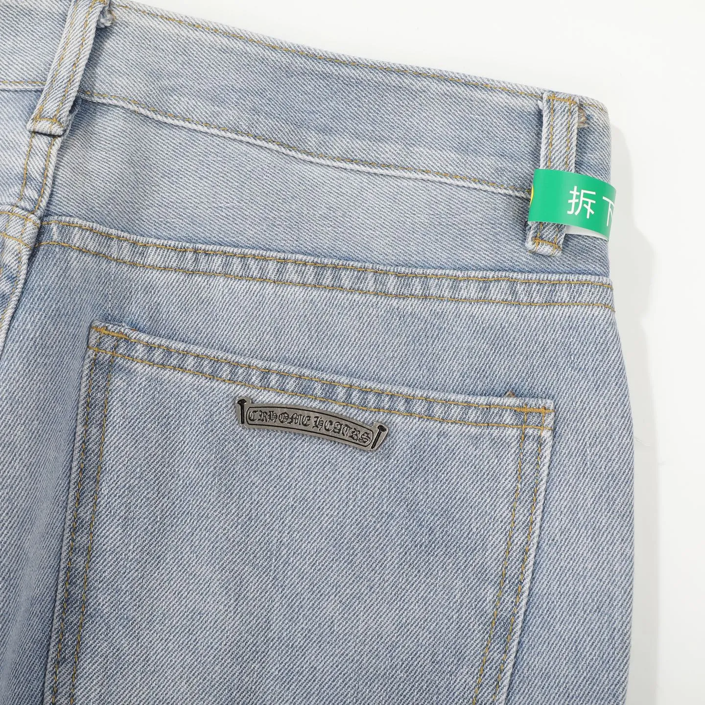 P250 Chrome Hearts | 25TX CH Chrome Hearts joint clown limited edition graffiti crocodile leather jeans. Very rare on the market. The 17 crosses on the entire pair of pants are made of three different materials (crocodile skin, lambskin, horse hair). The materials are all real materials. They are not comparable to ordinary styles. A great item to buy 🔥 Color: light blue Size: 28/30/32/34/36 Waist: 72/77/82/87/92 Sitting: 99/104/109/114/119 Pants length: 100/102/104/106/108